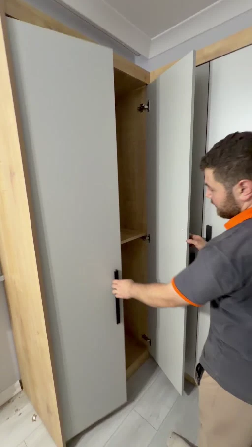 Sis gri kapaklı ve meşe çerçeveli köşe gardırop gerçek müşteri teslimatı