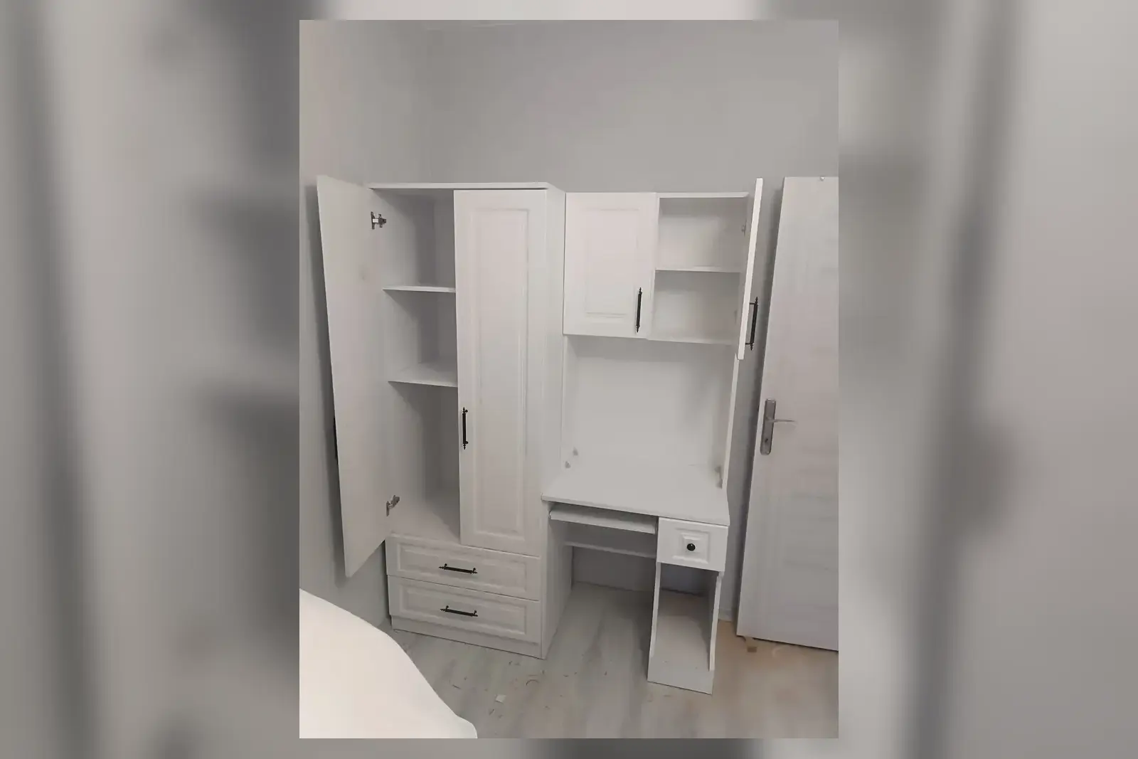 Arya Beyaz çalışma ve depolama ünitesi açık gardırop rafları