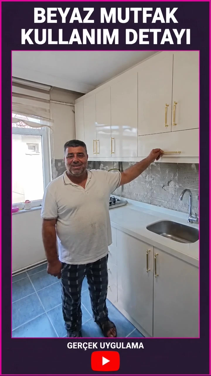 Beyaz mutfak dolabı kurulum sonrası müşteri yorumu için dikey video kapağı