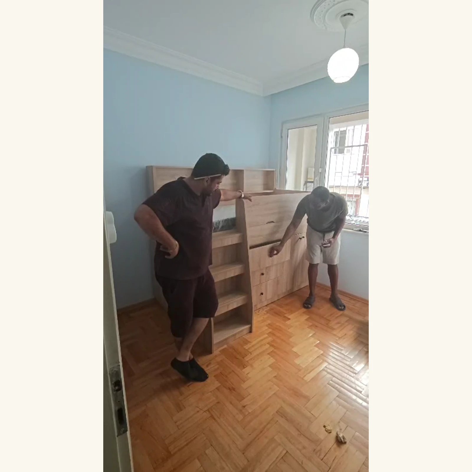 Beyoğlu Sonomo MDF depolamalı yatağın gerçek teslimat videosundan genel görünümü